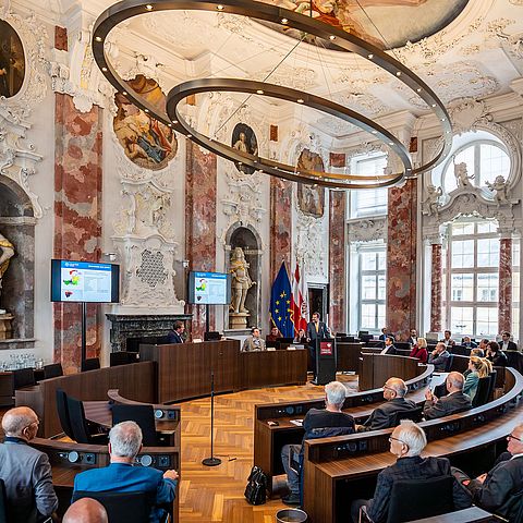 Im Plenarsaal fand heute die Veranstaltung „Kelsen & Falser: eine Zeitreise in die österreichische Verfassungsgeschichte“ statt.