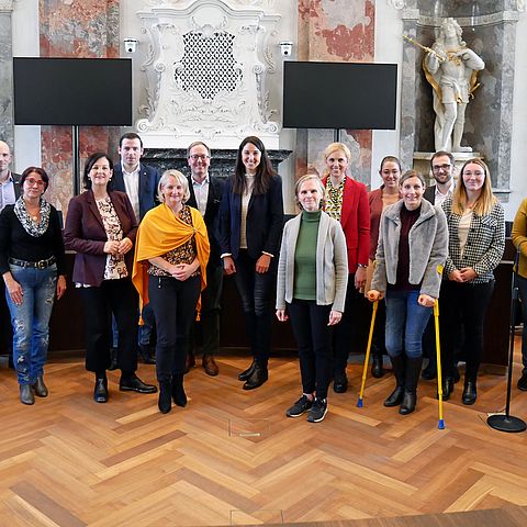 Mitglieder der Bundesratsausschüsse für Kinderrechte sowie Familie und Jugend zu Besuch im Tiroler Landtag.