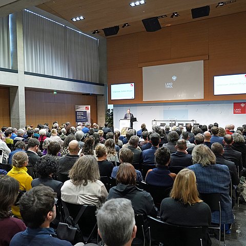� Land Tirol/Pölzl LHStv Wohlgemuth: „Tirol setzt im Wohnbau auf neue Strategien für die Zukunft“