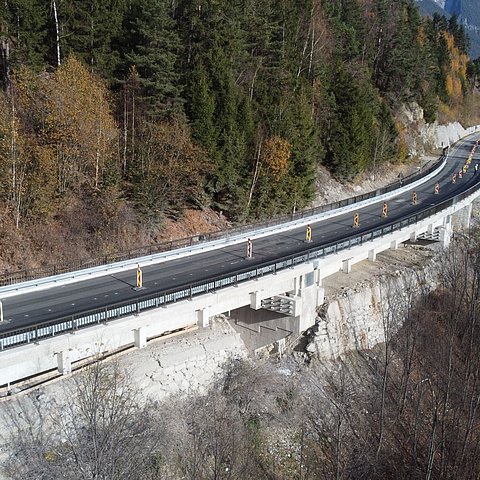 � Land Tirol B 171 Tiroler Straße: Generalsanierung der Hangbrücke Wiesberg erfolgreich abgeschlossen