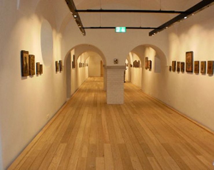 Blick in die Ausstellung in der "Ikonensammlung im Stift Stams"