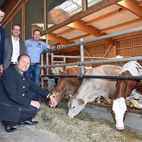LHStv Josef Geisler (vorne) freut sich gemeinsam mit v.li. Michael Wurzrainer, Thomas Danzl und Hannes Post über das neue Qualitätsfleischprogramm.