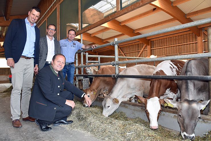 LHStv Josef Geisler (vorne) freut sich gemeinsam mit v.li. Michael Wurzrainer, Thomas Danzl und Hannes Post über das neue Qualitätsfleischprogramm.