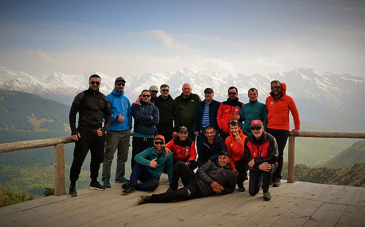 Gruppenfoto der Bergretter aus Tirol und Georgien.