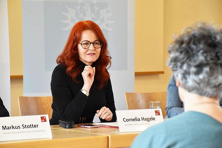Landesrätin Cornelia Hagele bei der Pressekonferenz