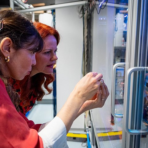 � Land Tirol/Krepper LRin Hagele im Gespräch mit „Wissenschaftlerin des Jahres“ 2026