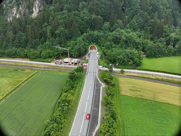 Luftaufnahme des Nordportals des Tunnels