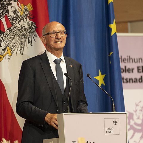 � Land Tirol/Sedlak LH Mattle zeichnete Ehrenamtliche in Osttirol aus