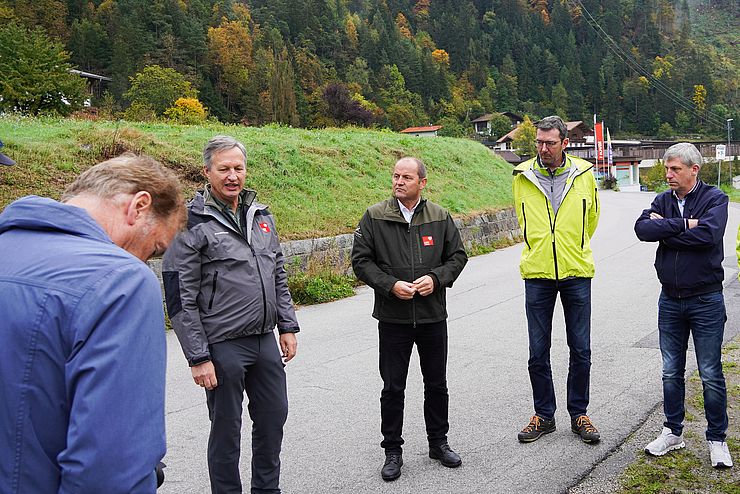 Alle vier Männer beim Lokalaugenschein im Ötztal.