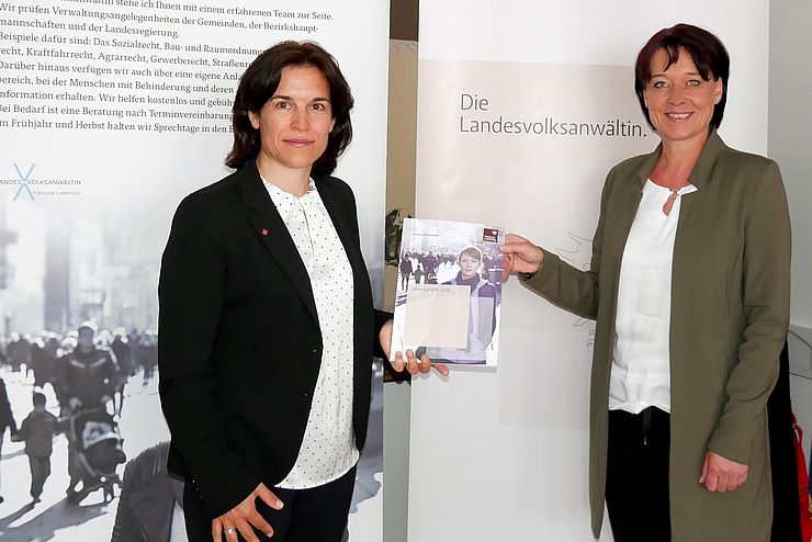 LTPin Sonja Ledl-Rossmann und LVAin Maria Luise Berger (li.) präsentierten heute den 2019er-Jahresbericht der Tiroler Landesvolksanwaltschaft.