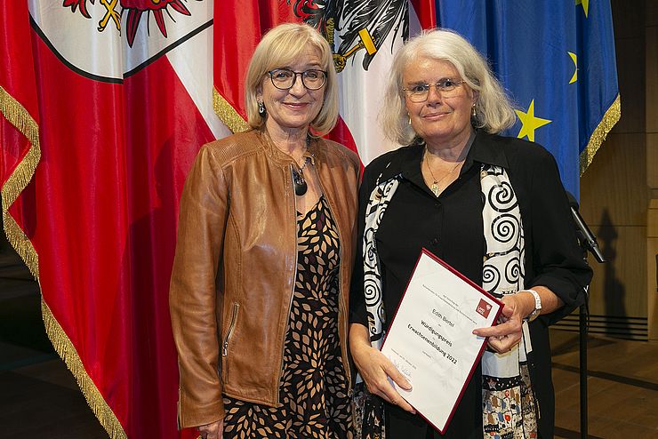 Edith Bertel erhielt den Würdigungspreis für Erwachsenenbildung 2022.