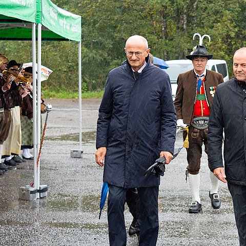 Ein Landesüblicher Empfang rundete die Feierlichkeiten vor Ort trotz Regens ab. 