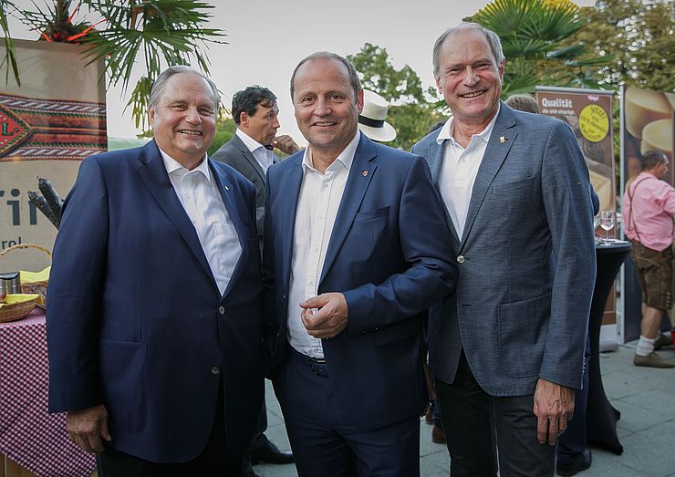 Karl Handl, LHStv Josef Geisler und ÖOC-Generalsekretär Peter Mennel amüsierten sich beim Tirol-Empfang in Wien.