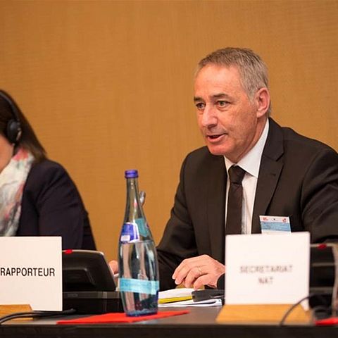 BU: Berichterstatter Hans Peter Wagner während der Sitzung