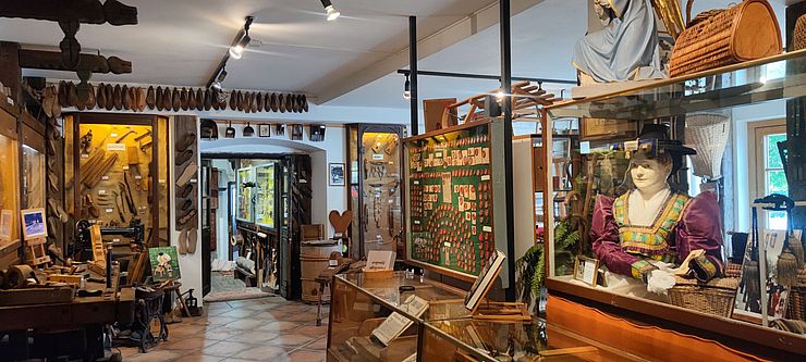 Innenansicht des Heimatmuseums "zur Alten Schmiede" in Niederndorf.