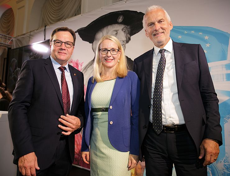 LH Günther Platter mit den beiden MinisterInnen Margarete Schramböck und Josef Moser.