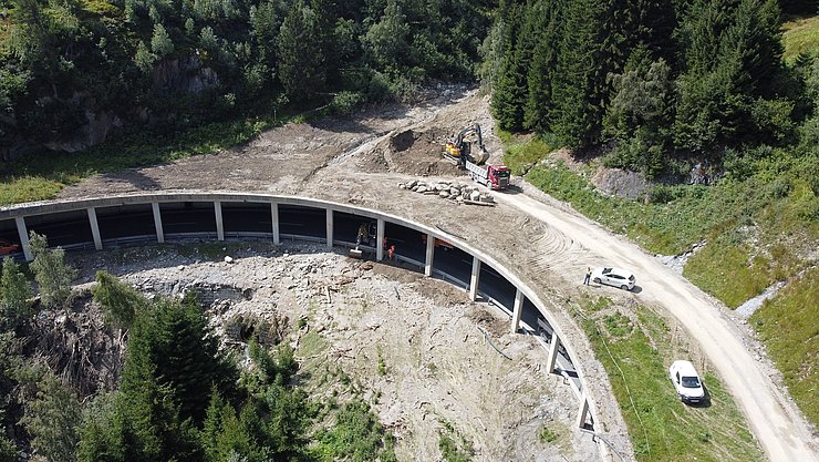 Aufräumungsarbeiten entlang der Arlbergstraße