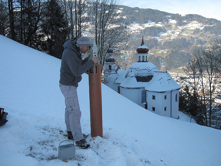 Vermessungstechniker am Theodoliten