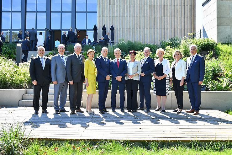 BU2: Gruppenfoto der österreichischen LandtagspräsidentInnen und des Südtiroler Landtagspräsidenten