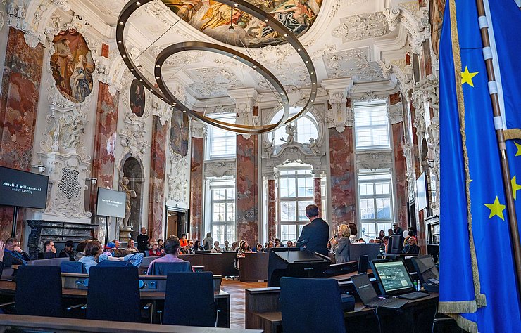 © Land Tirol/Christanell Viele BesucherInnen wollten sich auch den schmucken Sitzungssaal des Tiroler Land-tags ansehen.