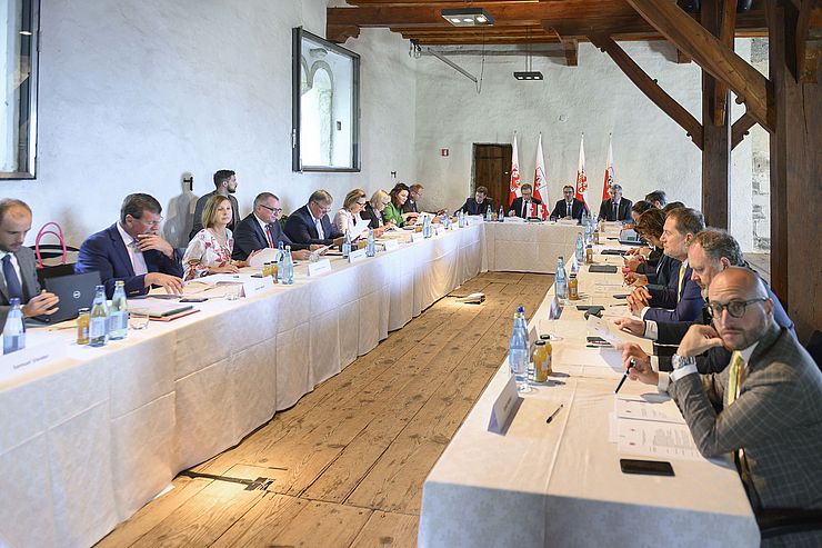 Klausur der Landesregierungen aus Tirol und Südtirol im Rittersaal auf Schloss Meran in Dorf Tirol.