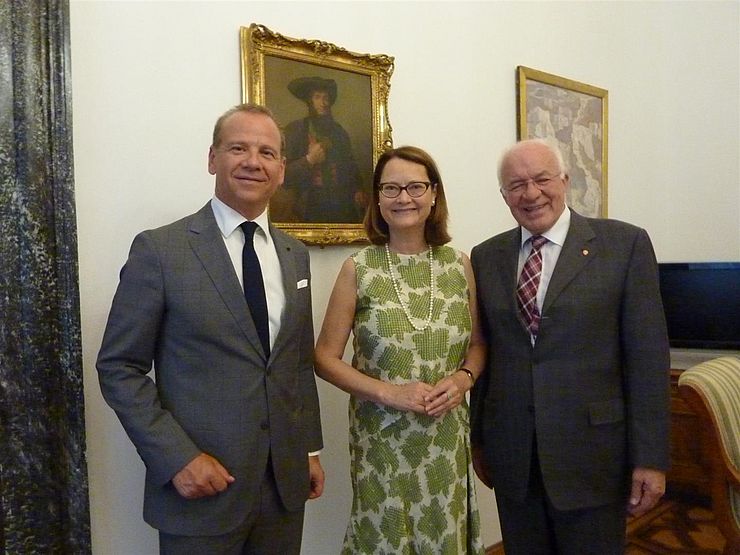 v.l. Honoralkonsul Gaugg, Botschafterin Angell-Hansen, LTP van Staa
