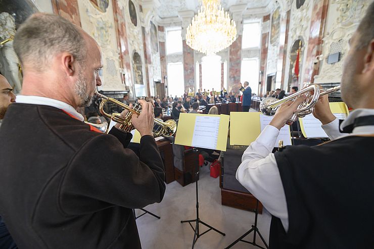 Musiker des Euregio-Jugendblasorchesters aus allen drei Landesteilen sorgten für eine feierliche Umrahmung.