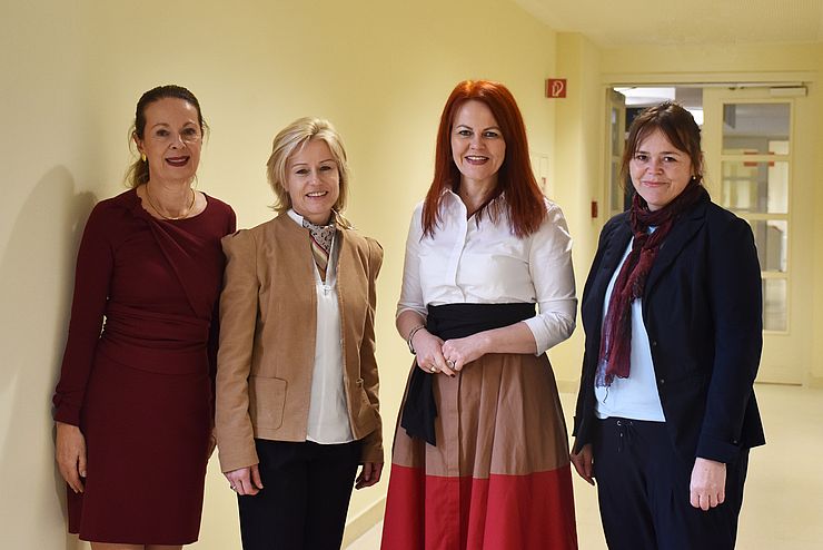 v.l.: Vizerektorin Irmgard Plattner, Rektorin Regine Mathies, LRin Cornelia Hagele, Vizerektorin Margit Raich