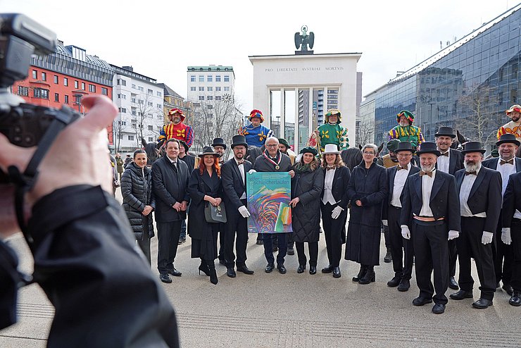 Gruppenbild von den Herolden und der Tiroler Landesregierung.