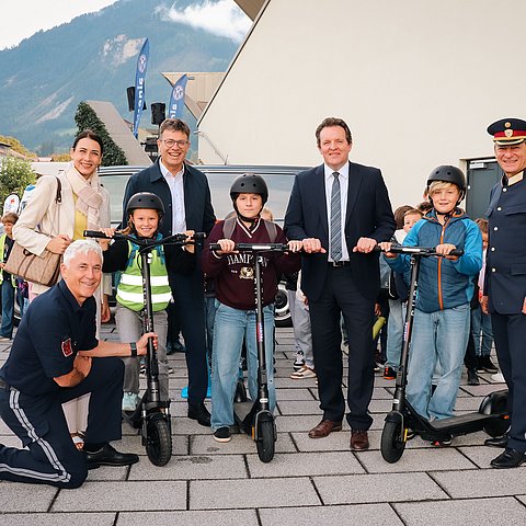 � LPD Tirol/Eder Abschluss von tirolweiter E-Scooter-Tour in Schwaz
