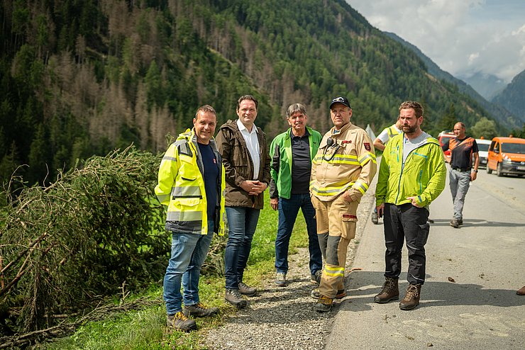 Gruppenfoto auf Straße