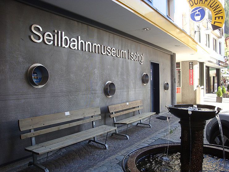 Außenansicht des "Seilbahnmuseums" in "Ischgl"