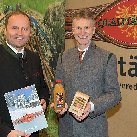 LHStv Josef Geisler (li.) und Geschäftsführer Wendelin Juen zogen Bilanz über die Schwerpunkte der Agrarmarketing Tirol im vergangenen Jahr.