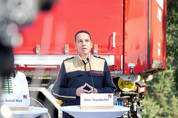 © Land Tirol/Hörmann Staudacher bei PK redend