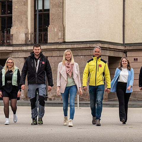 Mitarbeiterinnen und Mitarbeiter des Landes Tirol