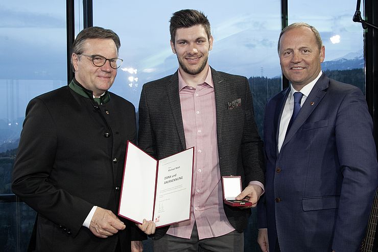 Auch Michael Matt wurde von LH Günther Platter und LHStv Josef Geisler ausgezeichnet.
