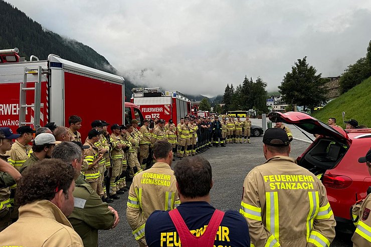 Zahlreiche Feuerwehrleute