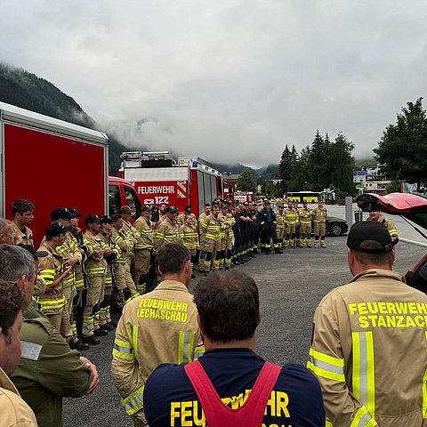 Zahlreiche Feuerwehrleute