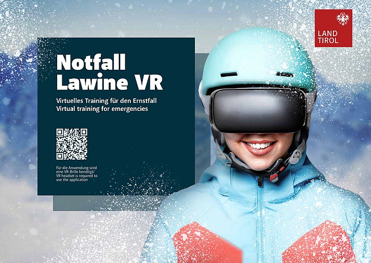 Sujet: Frau mit VR-Brille und Skihelm; Text mit Notfall Lawine VR und QR-Code