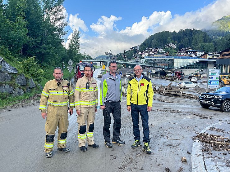 LH Anton Mattle mit weiteren Verantwortungsträgern beim Lokalaugenschein in St. Anton am Arlberg