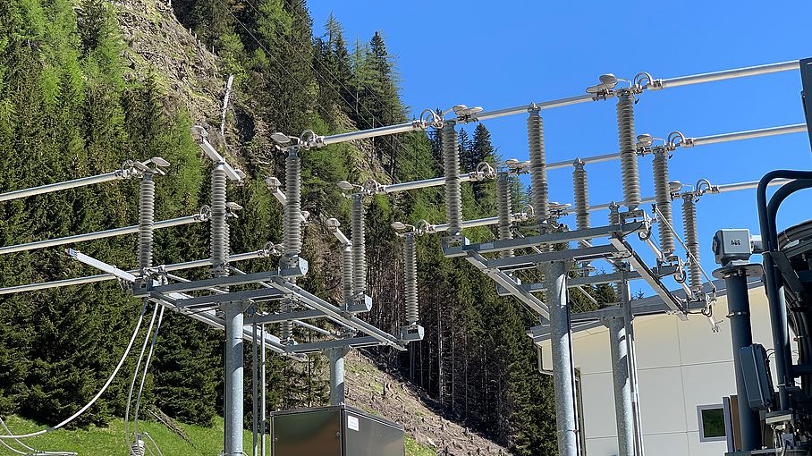 Stromzusammenschluss am Brenner