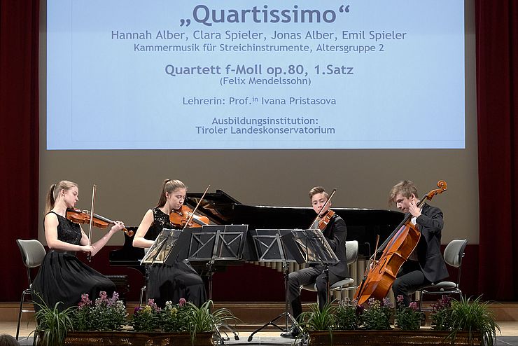Quartissimo im Konzert v. li. Clara Spieler, Hannah Alber, Jonas Alber und Emil Spieler.