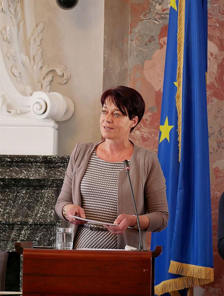 Landtagspräsidentin Ledl-Rossmann bei ihrer Europa-Rede in der Aktuellen Stunde