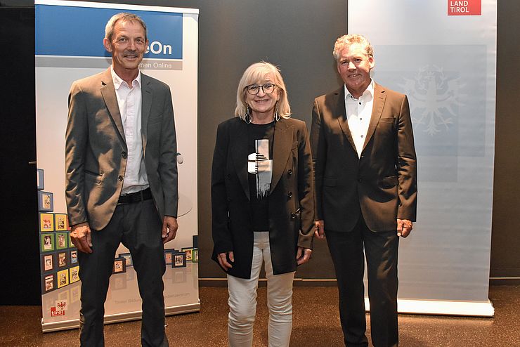 LRin Beate Palfrader mit dem Leiter des Medienzentrums Tirol Michael Kern und dem Leiter des Tiroler Bildungsinstituts Franz Jenewein
