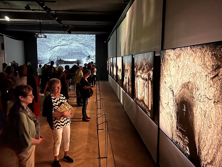 Blick in die Ausstellung im Museum der Völker.