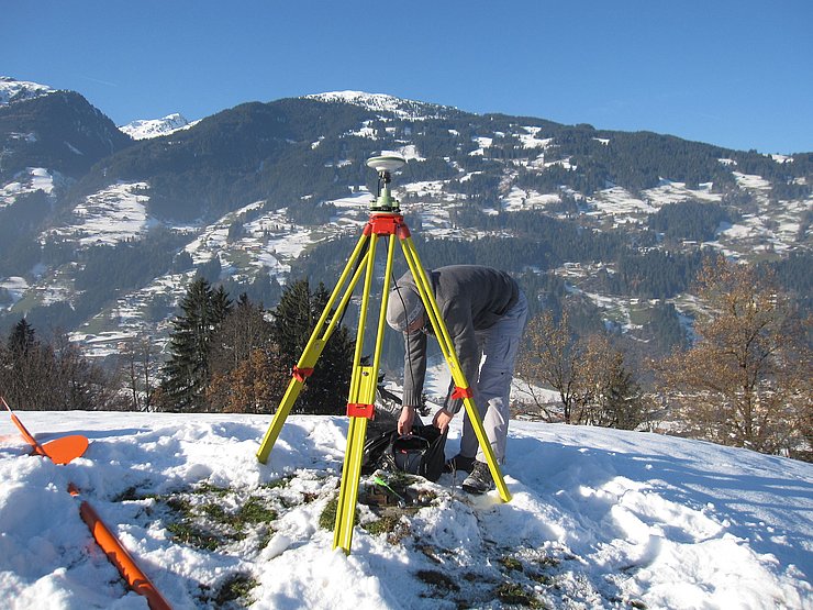 GNSS–Antenne mit Stativ