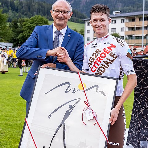 � Land Tirol/Expa Pictures, Huter Gratulation an Felix Gall