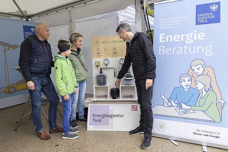Viel Information in und um das Landhaus - so auch bei der Energieagentur Tirol, die eine Energieberatung anbot.