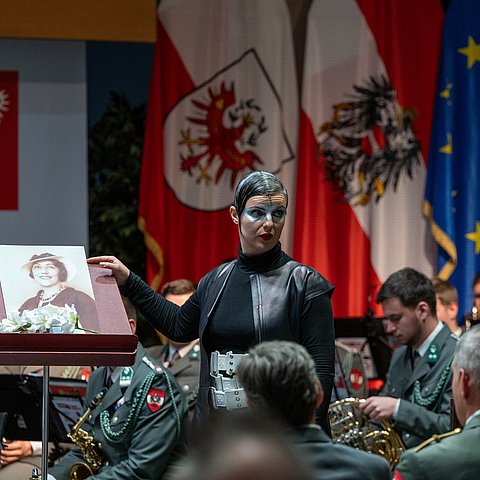 � Land Tirol/Reinhold Sigl „Tirol erinnert“: Musik, Gedichte und Zeitzeuginnengespräch