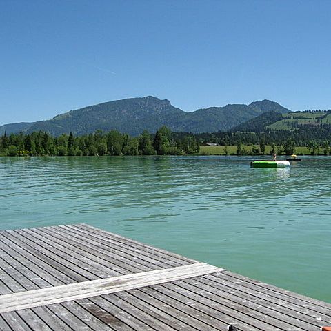Die Tiroler Badeseen, im Bild der Walchsee, weisen erneut ausgezeichnete Wasserqualität auf.